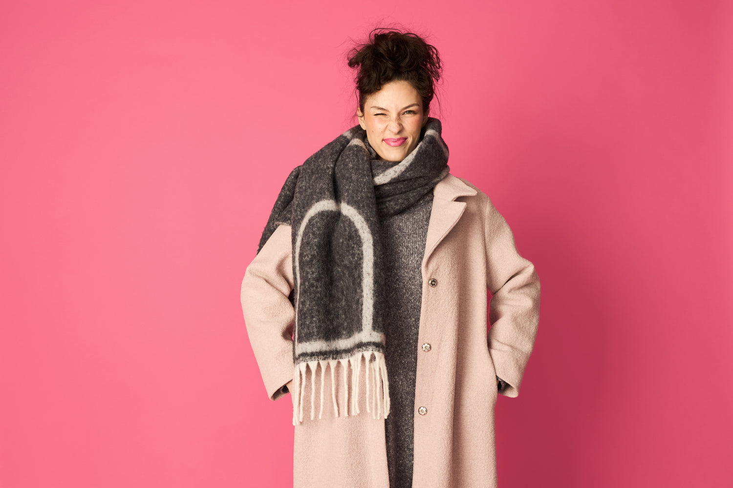 GIANT SOFT SCARF, Logo Black