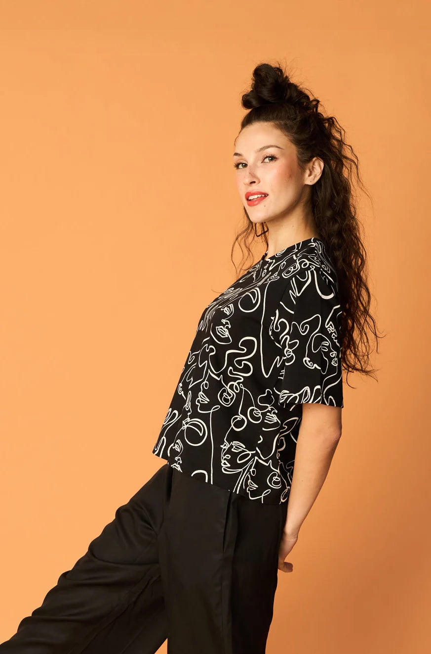 PRE-ORDER: TEE SHIRT, Lipstick, Black BLACK