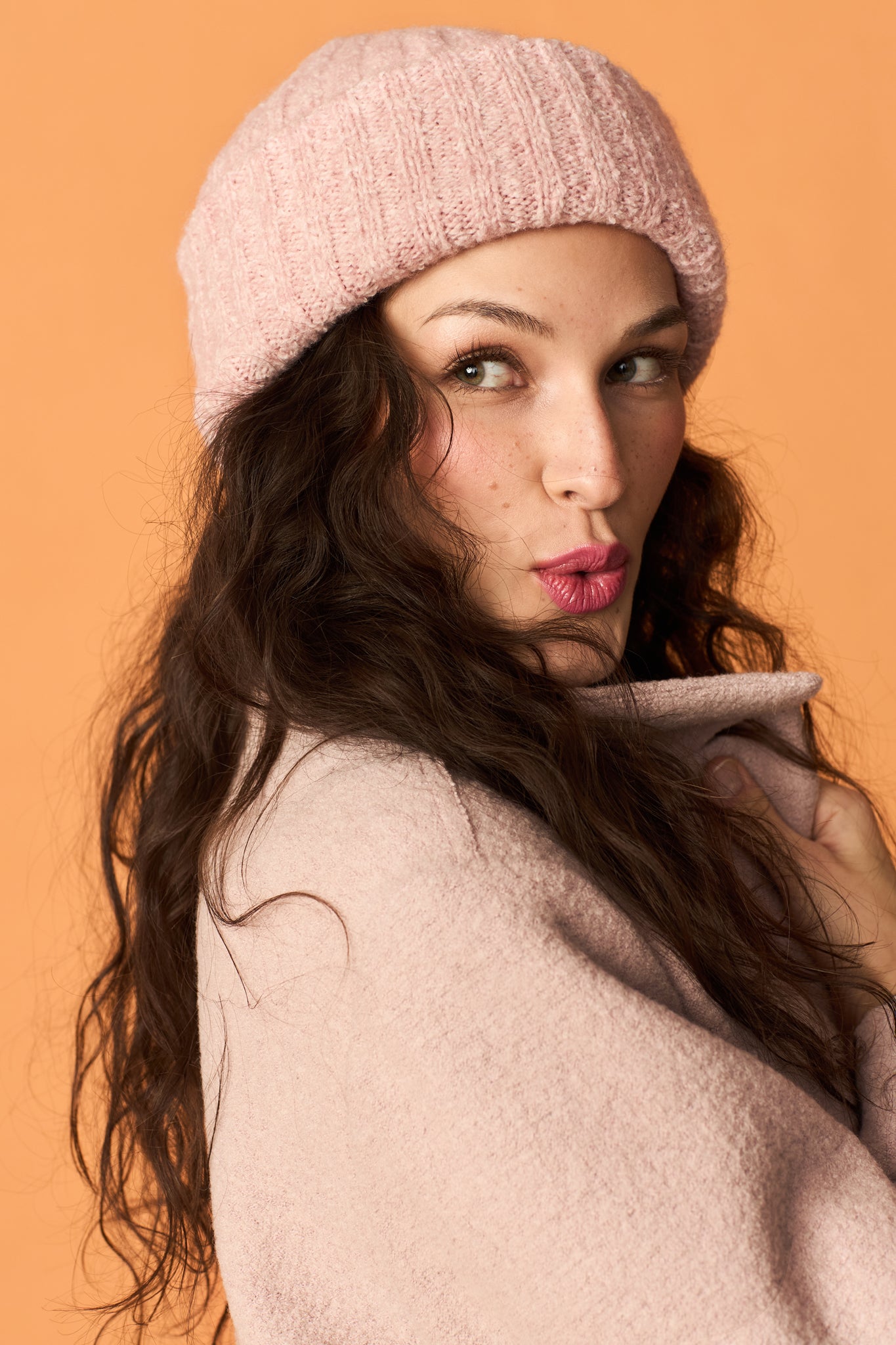 GIANT BEANIE, Fluffy knit, Rose, Women