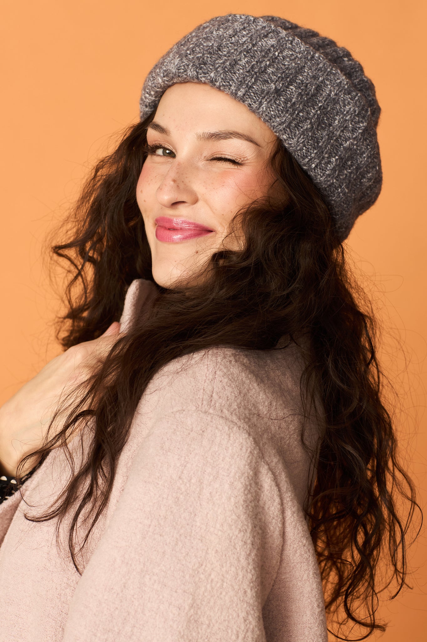 GIANT BEANIE, Fluffy knit, Granit Grey