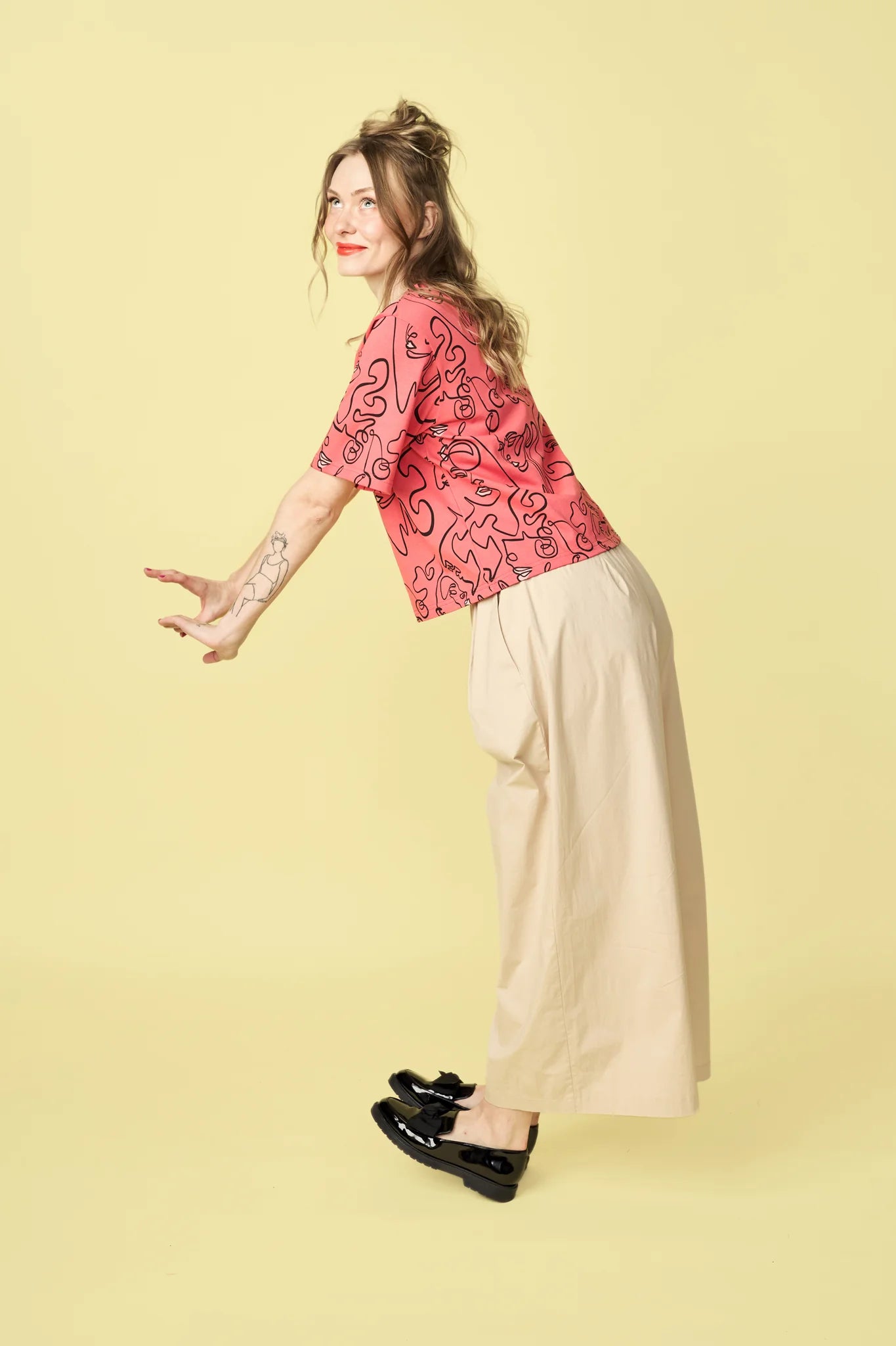 PRE-ORDER: TEE SHIRT, Lipstick, Coral CORAL RED