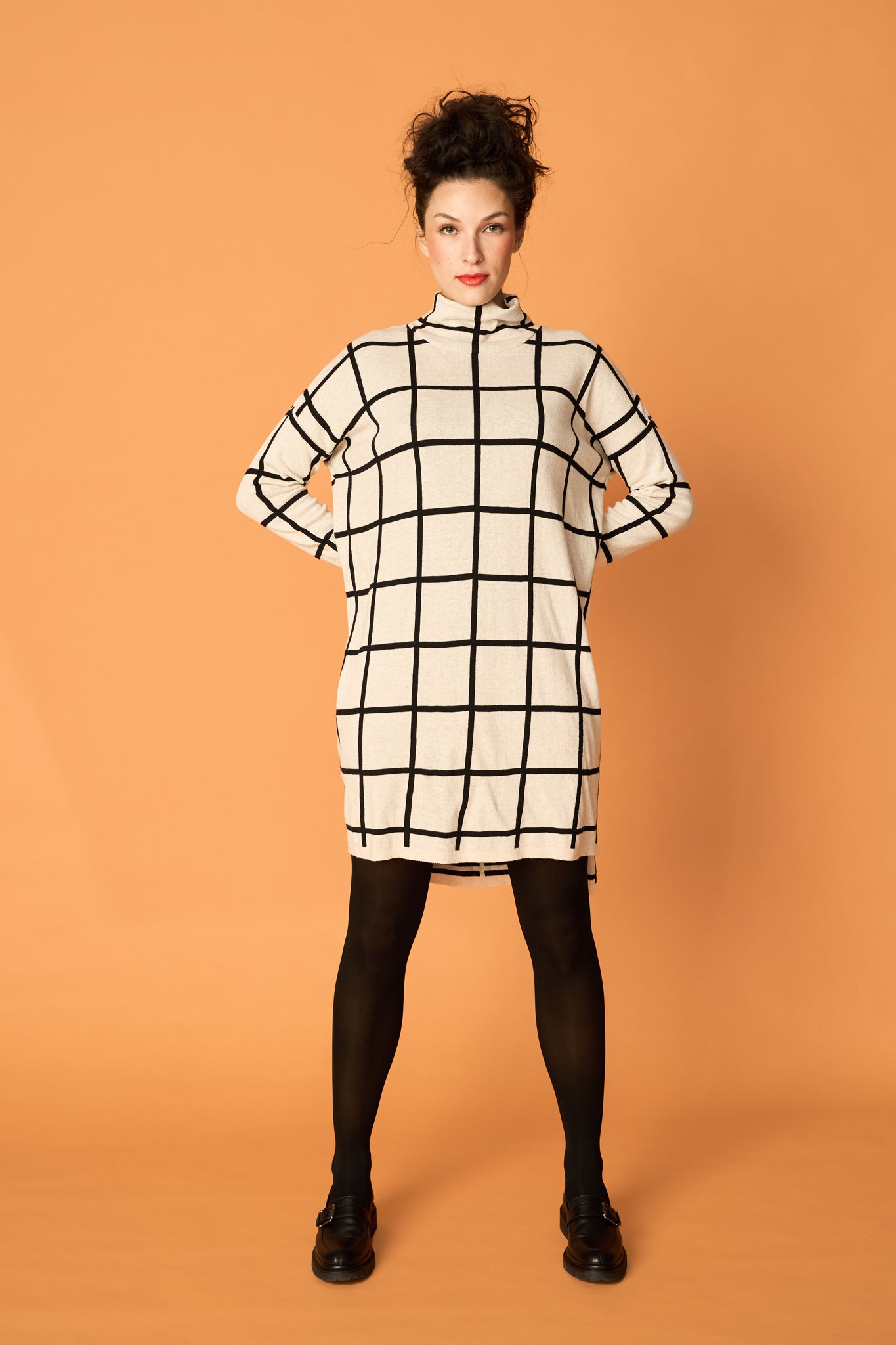PRE-ORDER: KNIT COSY DRESS, GIANT GRID, CREAM MELANGE, BLACK