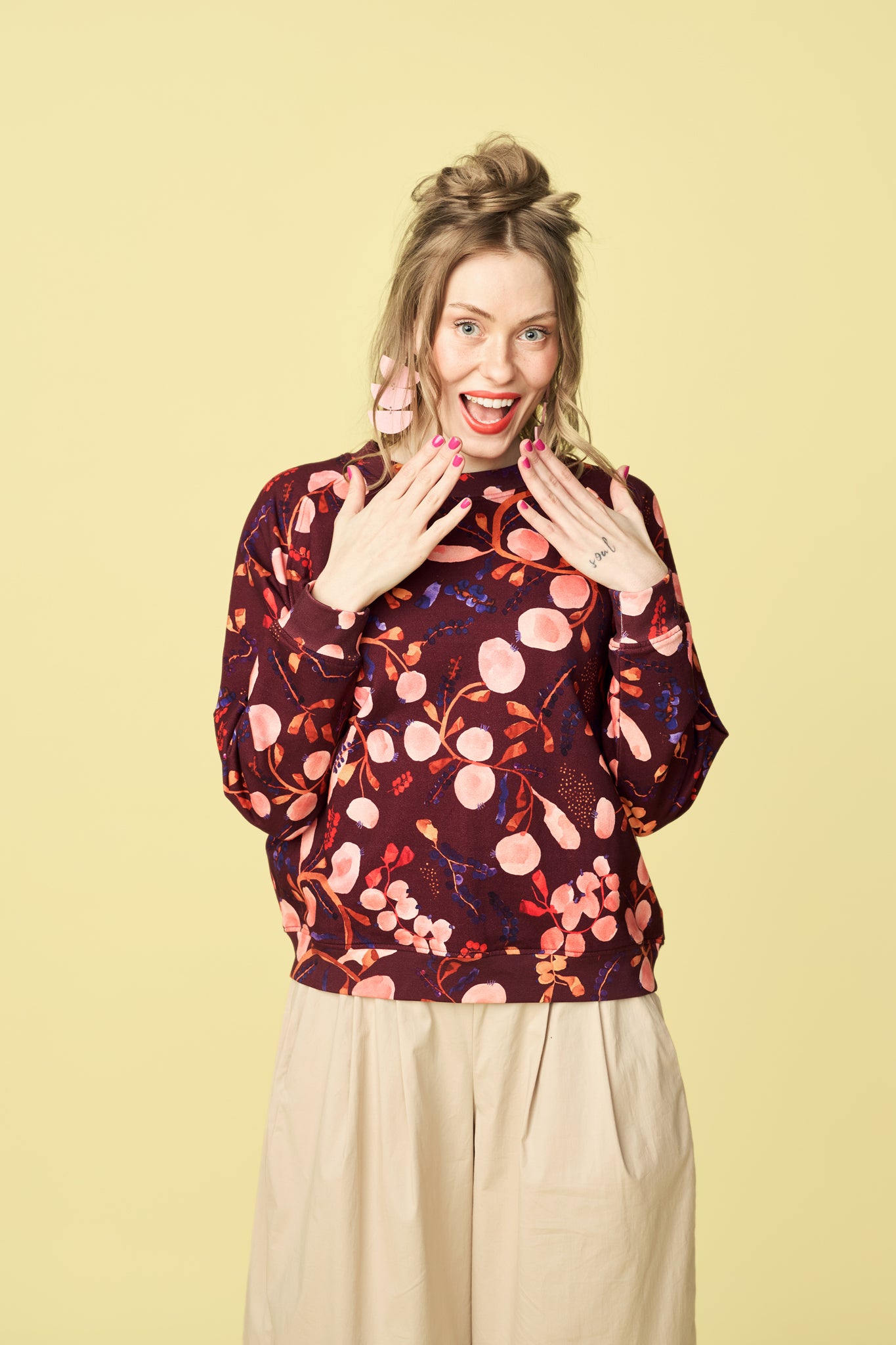 COLLEGE SWEATER, Berrycloud